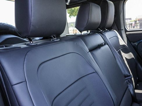 New 2026 Land Rover Defender 110 AWD/4WD image 19