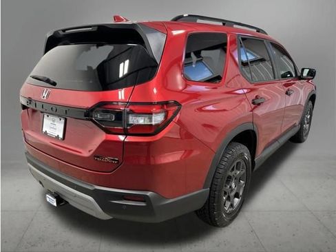 Certified 2025 Honda Pilot TrailSport image 6