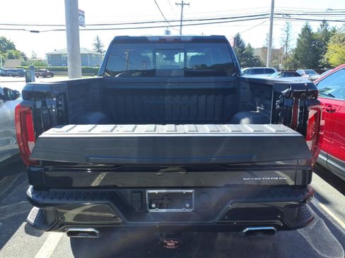 Used 2023 GMC Sierra 1500 Denali w/ Technology Package AWD/4WD image 8