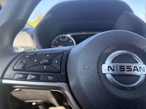 Used 2023 Nissan Sentra SV FWD image 9