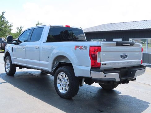 Used 2017 Ford F250 Lariat w/ Lariat Ultimate Package AWD/4WD image 4
