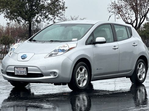 Used 2013 Nissan Leaf SV w/ LED & Quick Charge Pkg image 8
