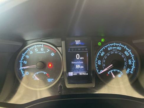 Used 2019 Toyota Tacoma TRD Off-Road AWD/4WD image 15