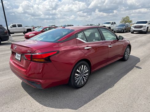 Used 2024 Nissan Altima 2.5 SV FWD image 7