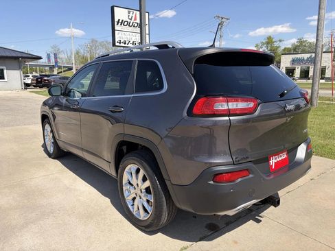 Used 2017 Jeep Cherokee Limited FWD image 6