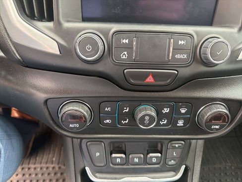 Used 2020 GMC Terrain SLT image 25