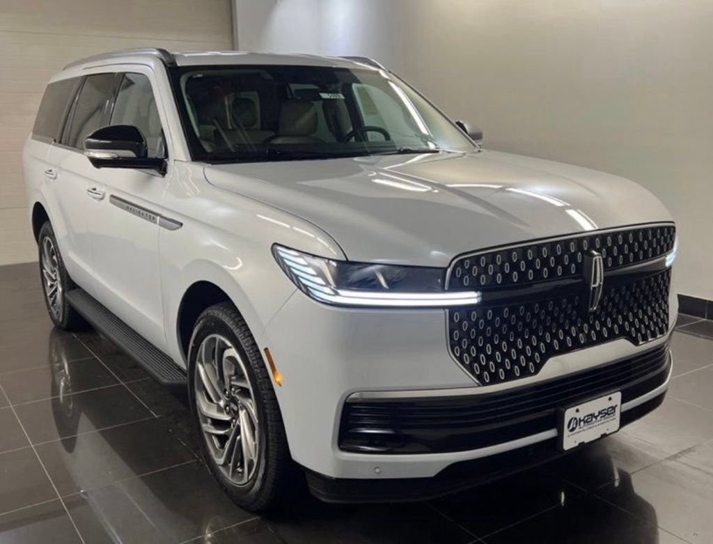 New 2026 Lincoln Navigator Premiere AWD/4WD image 1