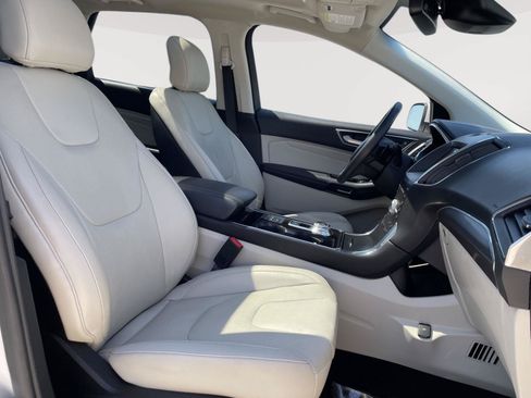 Used 2019 Ford Edge Titanium w/ Equipment Group 301A AWD/4WD image 4