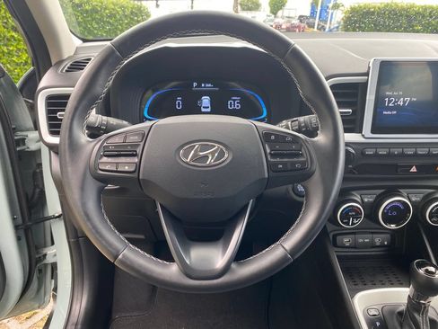 Used 2025 Hyundai Venue Limited FWD image 32