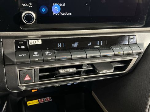 Used 2025 Toyota Camry LE image 25