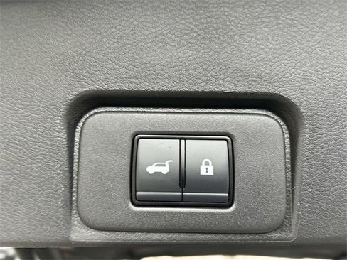 Used 2025 Nissan Rogue SV image 14