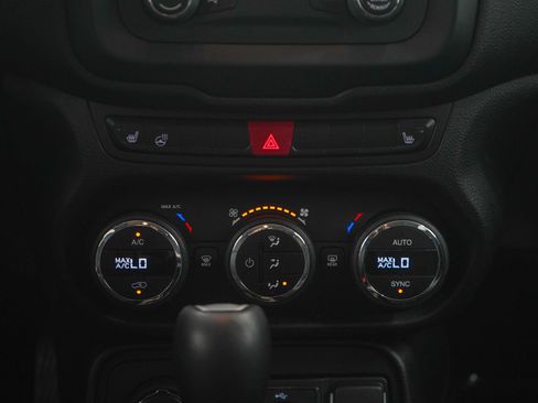 Used 2015 Jeep Renegade Limited AWD/4WD image 18