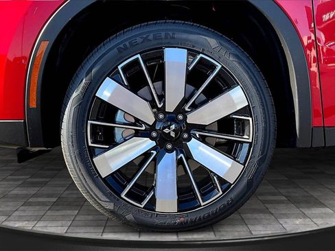 New 2025 Mitsubishi Outlander SE image 11