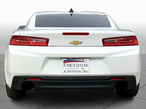 Used 2018 Chevrolet Camaro LT RWD image 5