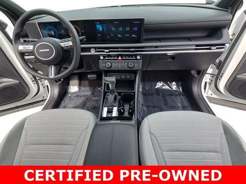 Used 2025 Hyundai Santa Cruz SE FWD image 9