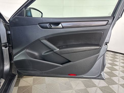 Used 2020 Volkswagen Passat 2.0T R-Line image 28