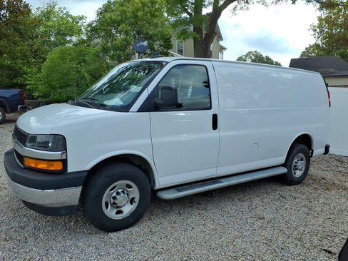 Used 2024 Chevrolet Express 2500 w/ Driver Convenience Package RWD image 7