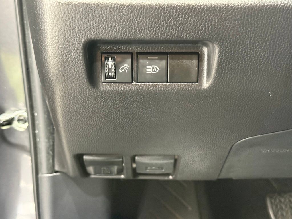Used 2025 Toyota RAV4 XLE FWD image 30