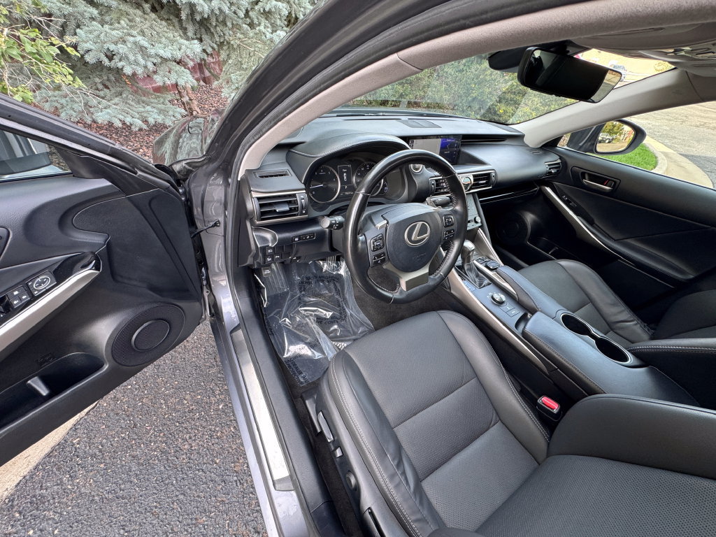 Used 2019 Lexus IS 300 AWD image 23
