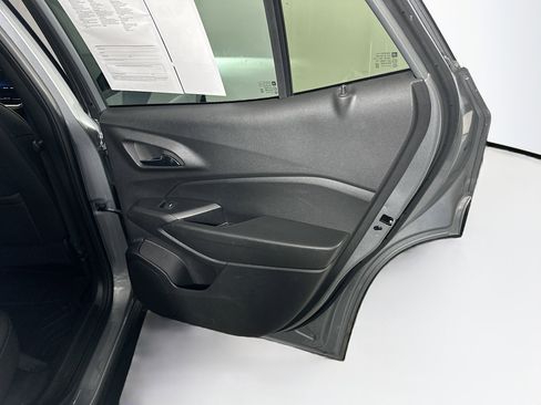 Used 2025 Chevrolet Trax ACTIV w/ Sunroof Package image 28