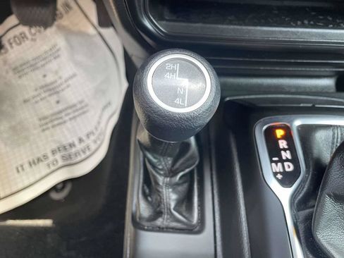 Used 2022 Jeep Wrangler Sport AWD/4WD image 27