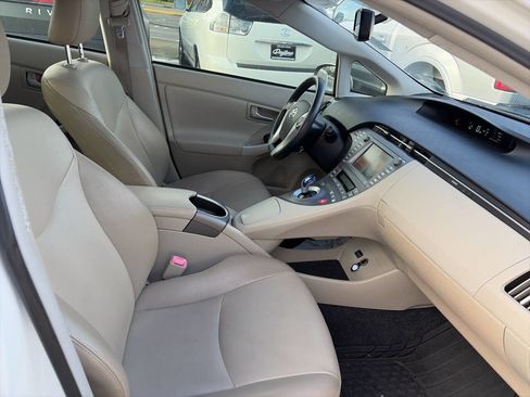 Used 2012 Toyota Prius Four image 9