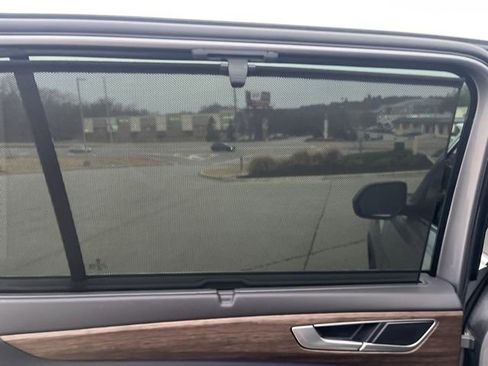 Certified 2025 Volkswagen Atlas SEL image 33