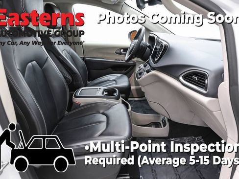 Used 2023 Chrysler Pacifica Touring-L FWD image 23