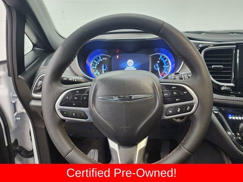 Used 2025 Chrysler Pacifica Pinnacle image 14