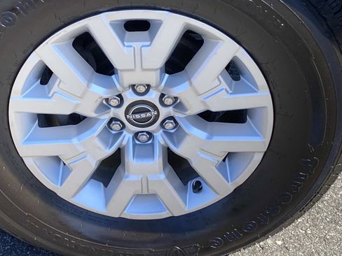 Used 2022 Nissan Frontier SV AWD/4WD image 25