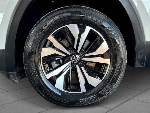 Certified 2024 Volkswagen Atlas SE image 20