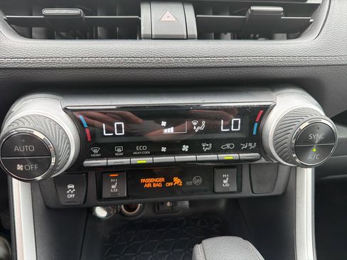 Used 2019 Toyota RAV4 XLE w/ Convenience Package AWD/4WD image 28