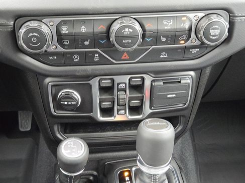 New 2026 Jeep Gladiator Sport AWD/4WD image 16