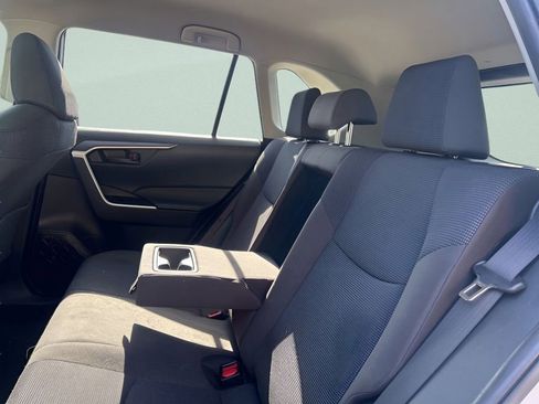 Used 2020 Toyota RAV4 LE w/ Carpet Mat Package AWD/4WD image 18