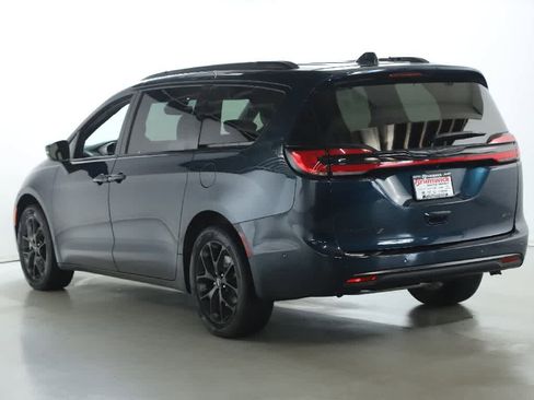 Used 2023 Chrysler Pacifica Touring-L w/ Uconnect Theater Family Group AWD/4WD image 42