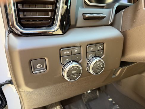 New 2026 GMC Sierra 2500 Denali w/ Denali Reserve Package AWD/4WD image 17