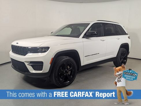 Used 2023 Jeep Grand Cherokee Altitude RWD image 3