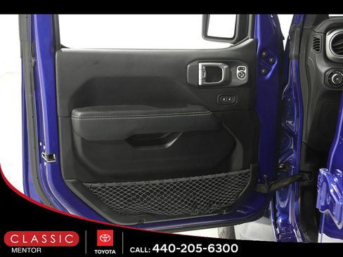 Used 2019 Jeep Wrangler Unlimited Sahara AWD/4WD image 4