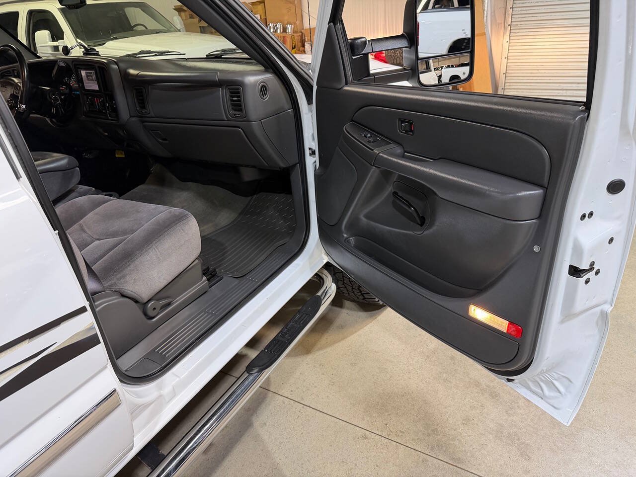 Used 2007 GMC Sierra 2500 SLE w/ Heavy-Duty Power Package AWD/4WD image 46