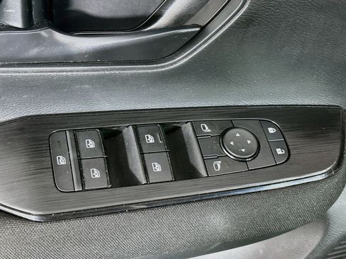 Used 2025 Nissan Kicks S FWD image 15