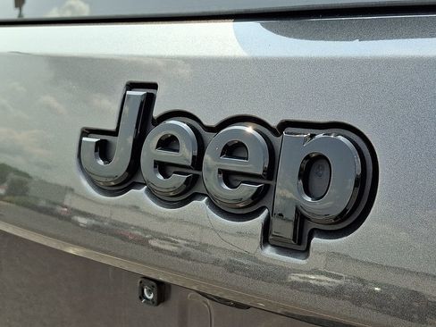Used 2021 Jeep Grand Cherokee Laredo X AWD/4WD image 30