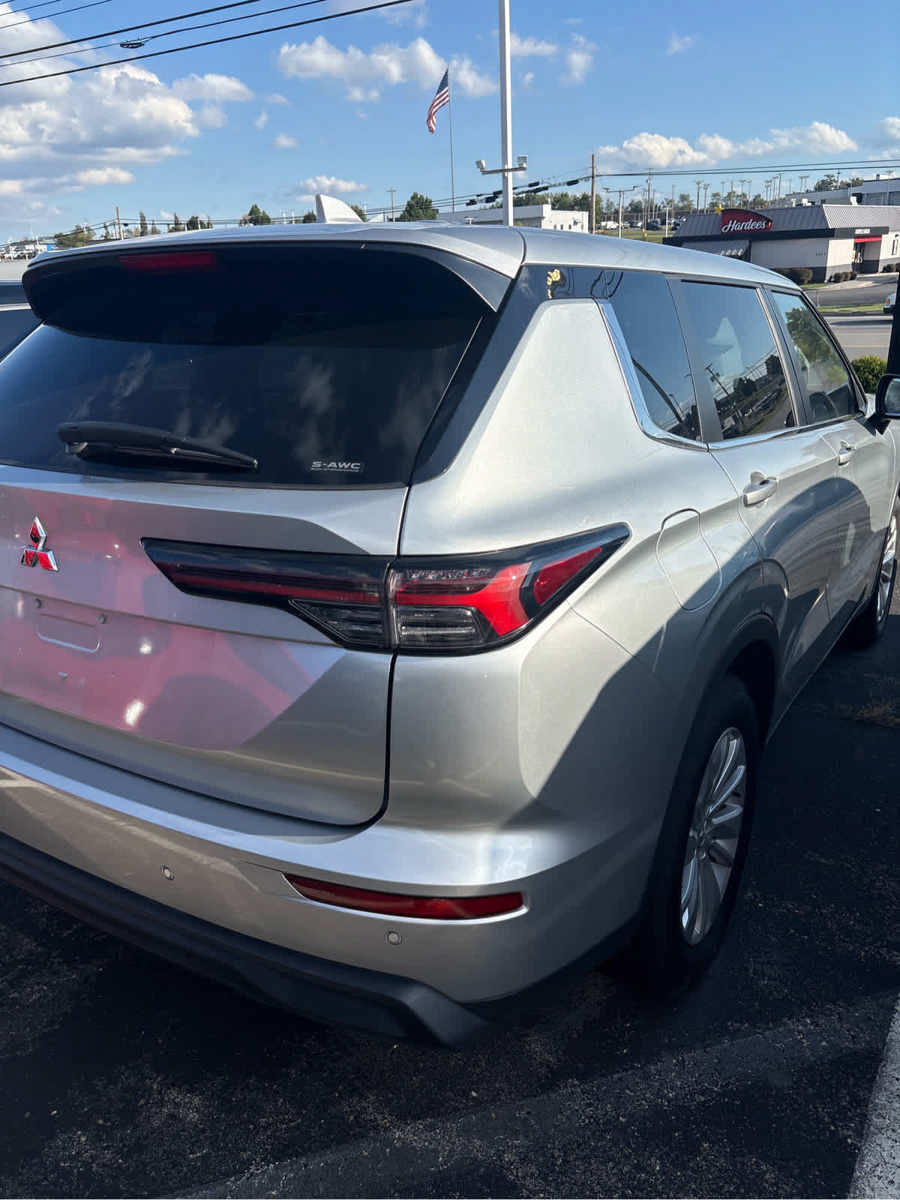 Used 2025 Mitsubishi Outlander ES AWD/4WD image 27