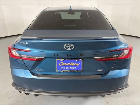 Used 2025 Toyota Camry SE image 8