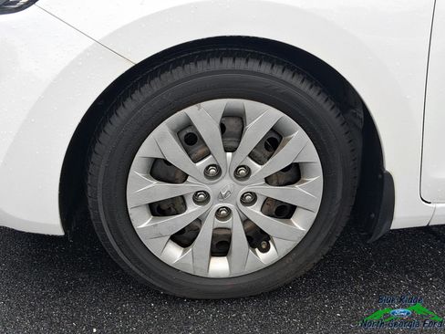 Used 2016 Hyundai Elantra GT FWD image 9