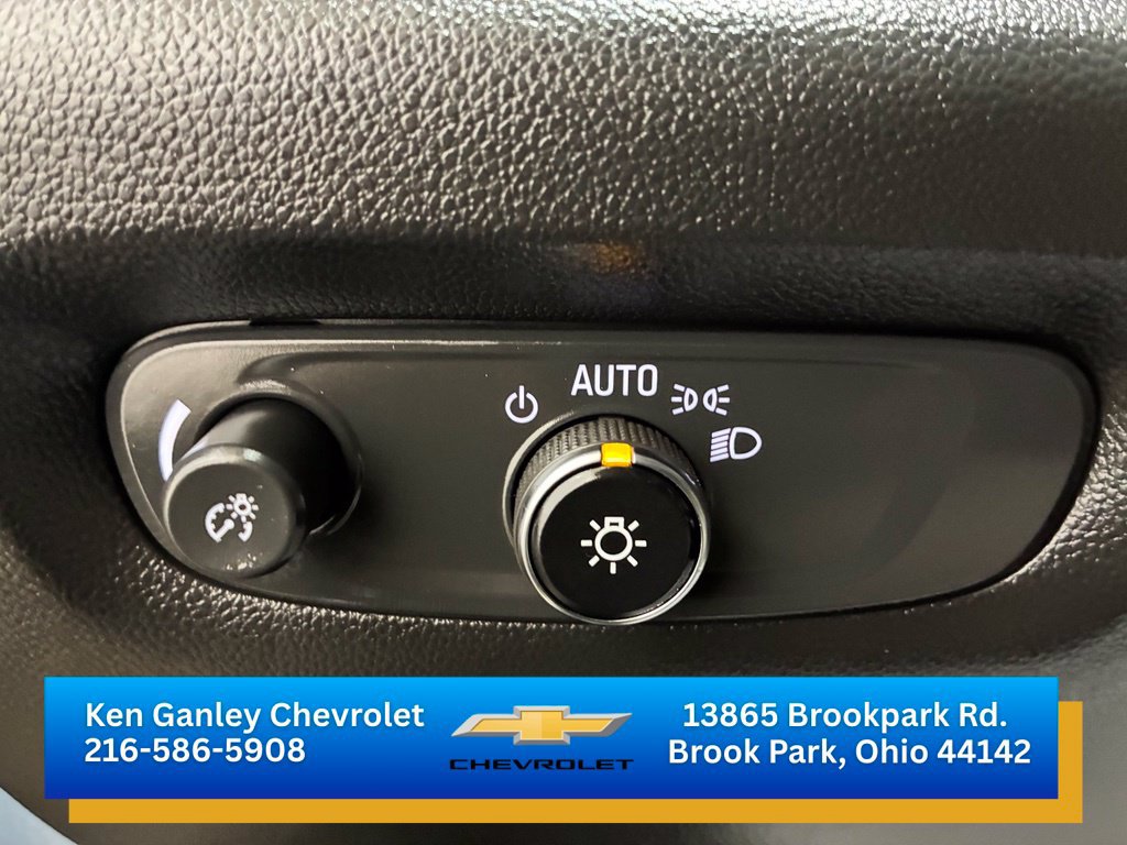 Used 2023 Chevrolet Traverse LS w/ Safety Package FWD image 11