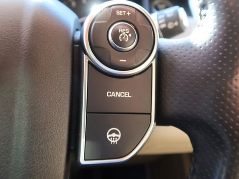 Used 2017 Land Rover Range Rover Sport SE image 34