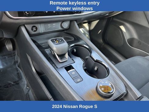 Used 2024 Nissan Rogue S image 10