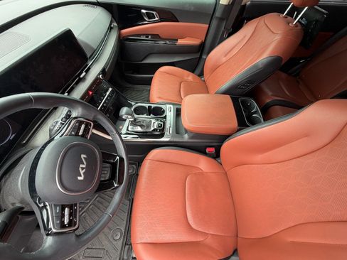 Certified 2024 Kia Carnival SX FWD image 7