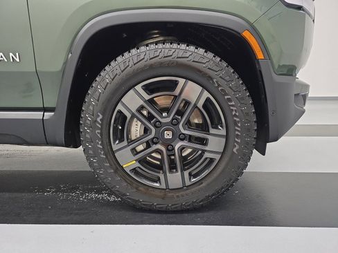 Used 2024 Rivian R1S Adventure image 11