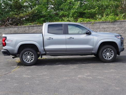Certified 2024 Chevrolet Colorado LT w/ LT Convenience Package II AWD/4WD image 9